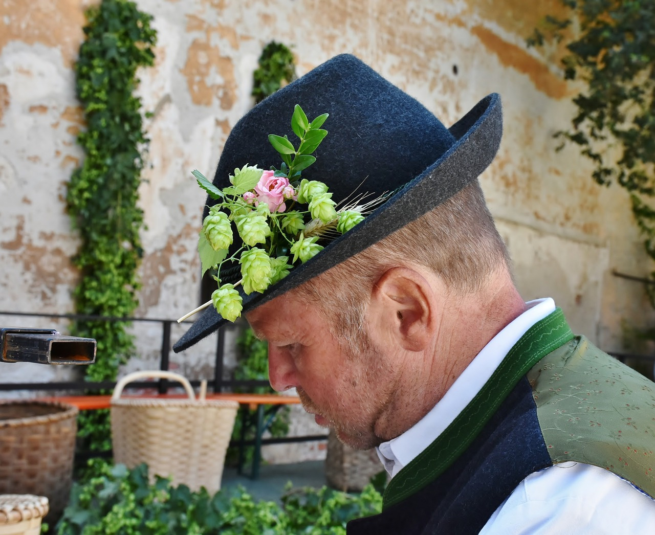 Costume vert mariage : comment le porter